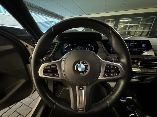BMW 1 Series view 13