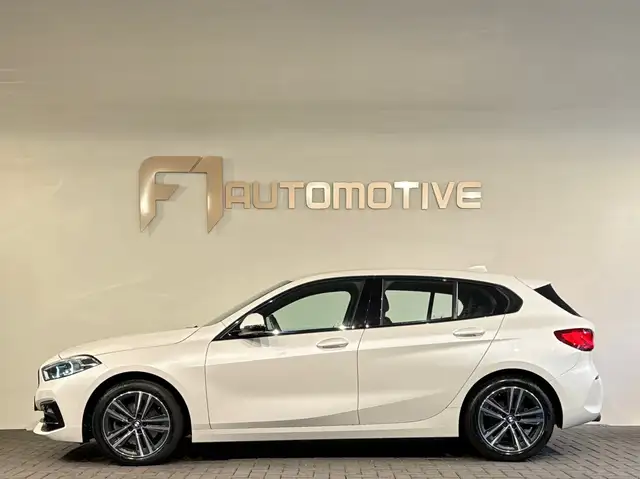 BMW 1 Series view 10