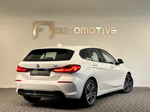 BMW 1 Series view 3