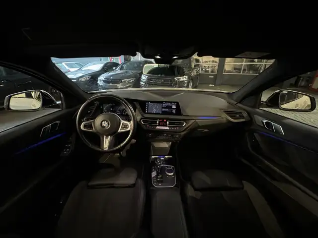 BMW 1 Series view 4