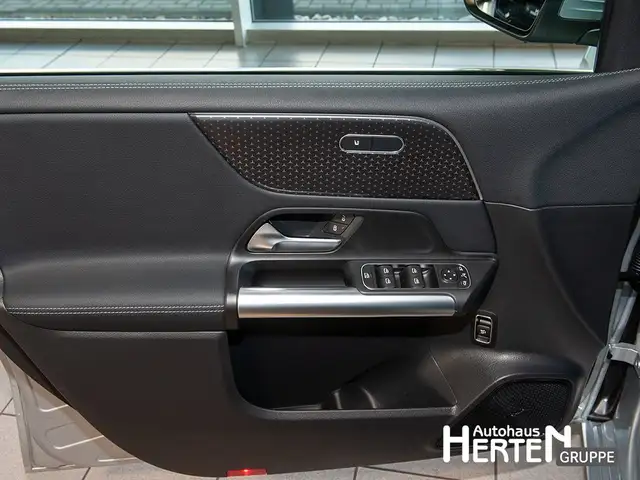 Mercedes-Benz B-Class view 9