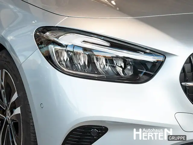 Mercedes-Benz B-Class view 13