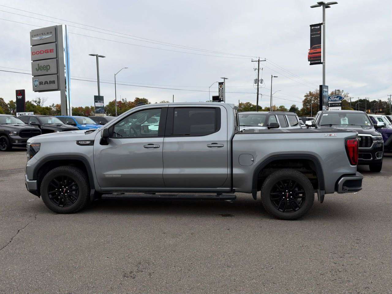2026 GMC Sierra 1500 — photo 2