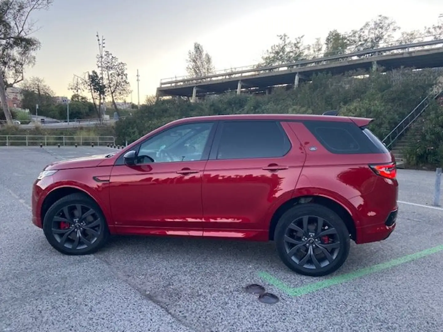 Land Rover Discovery Sport R-DYNAMIC SE D165 MHEV Rojo - 1