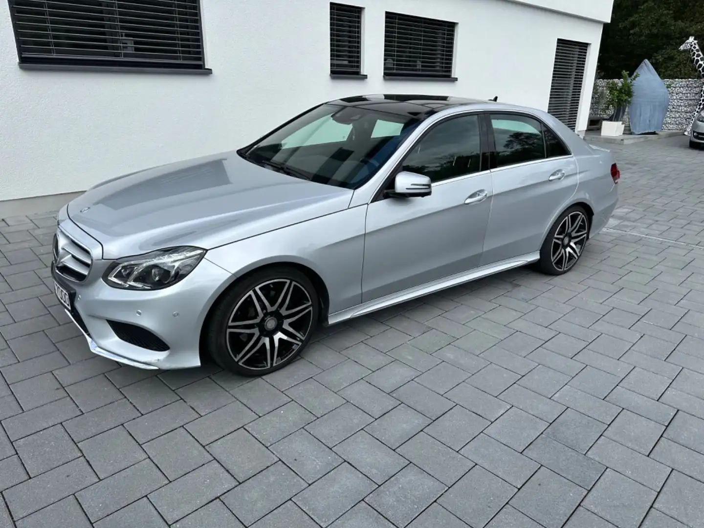 Mercedes-Benz E 250 BlueEfficiency AMG Sport-Paket- 4 Matic Silber - 2