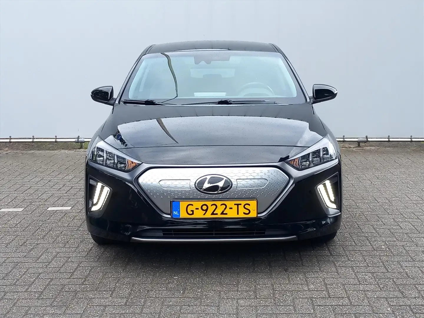Hyundai IONIQ EV 136pk Aut Comfort | Trekhaak | Navi | Cruise & Zwart - 2