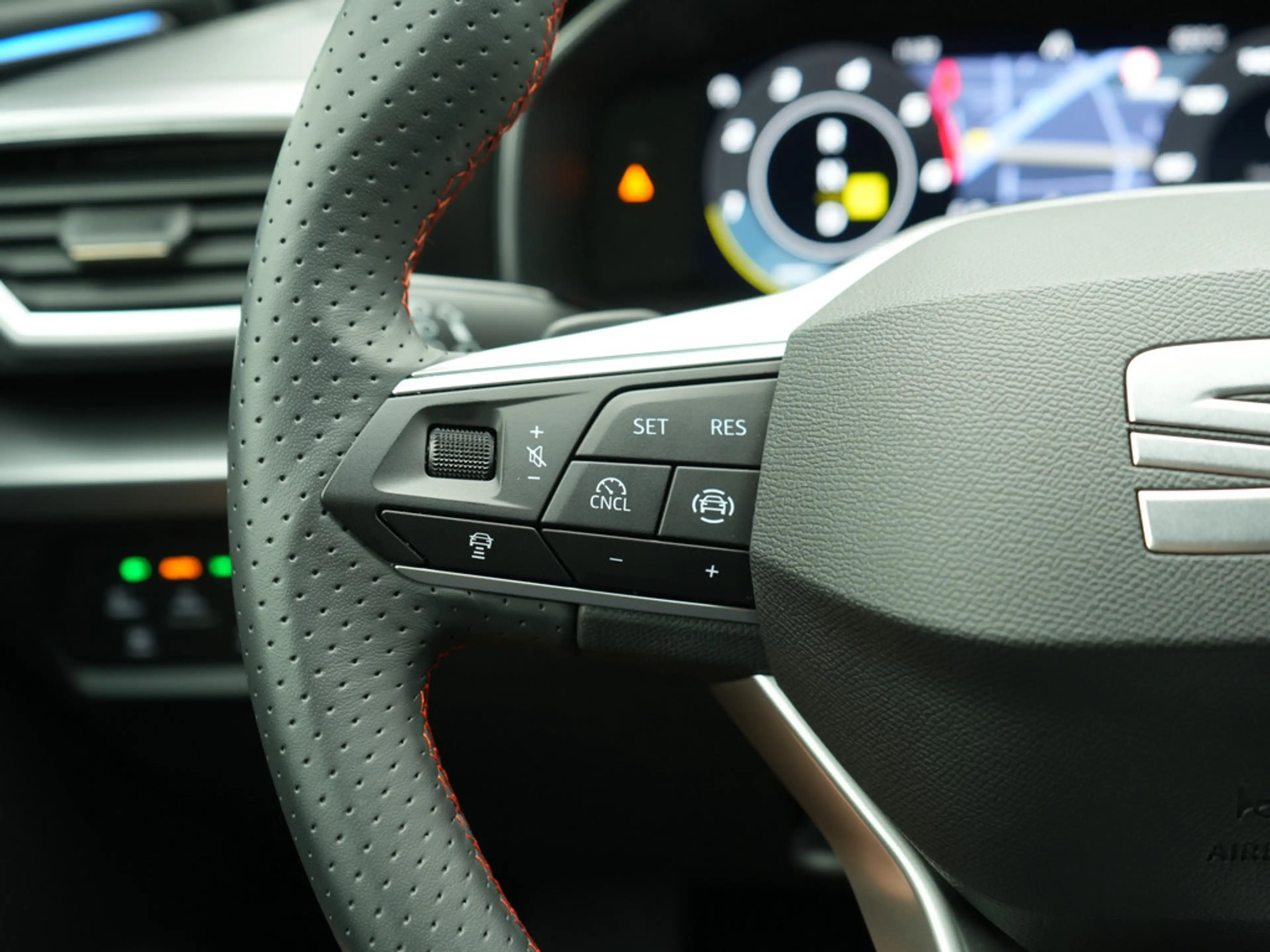 SEAT Leon FR ACC AHK NAVI LED KAM PDC KEYLESS — photo 5