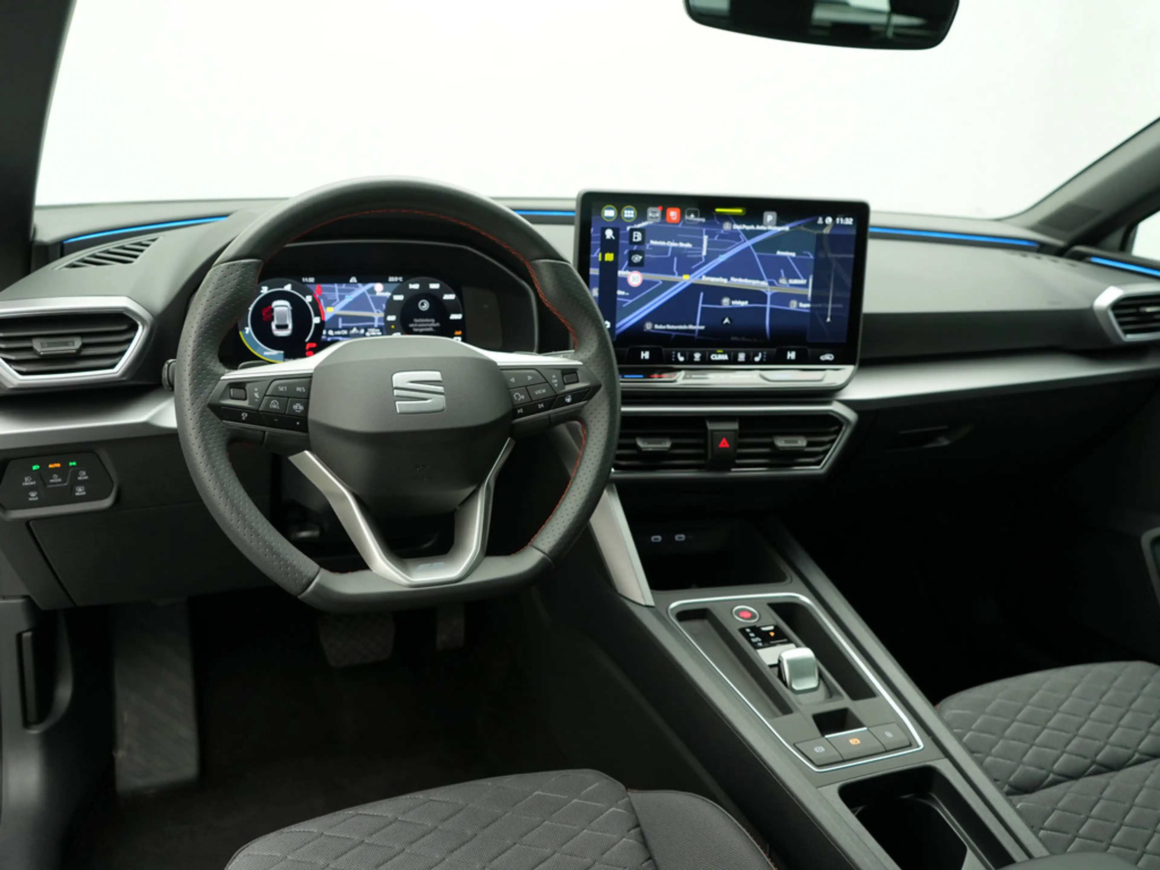 SEAT Leon FR ACC AHK NAVI LED KAM PDC KEYLESS — photo 4