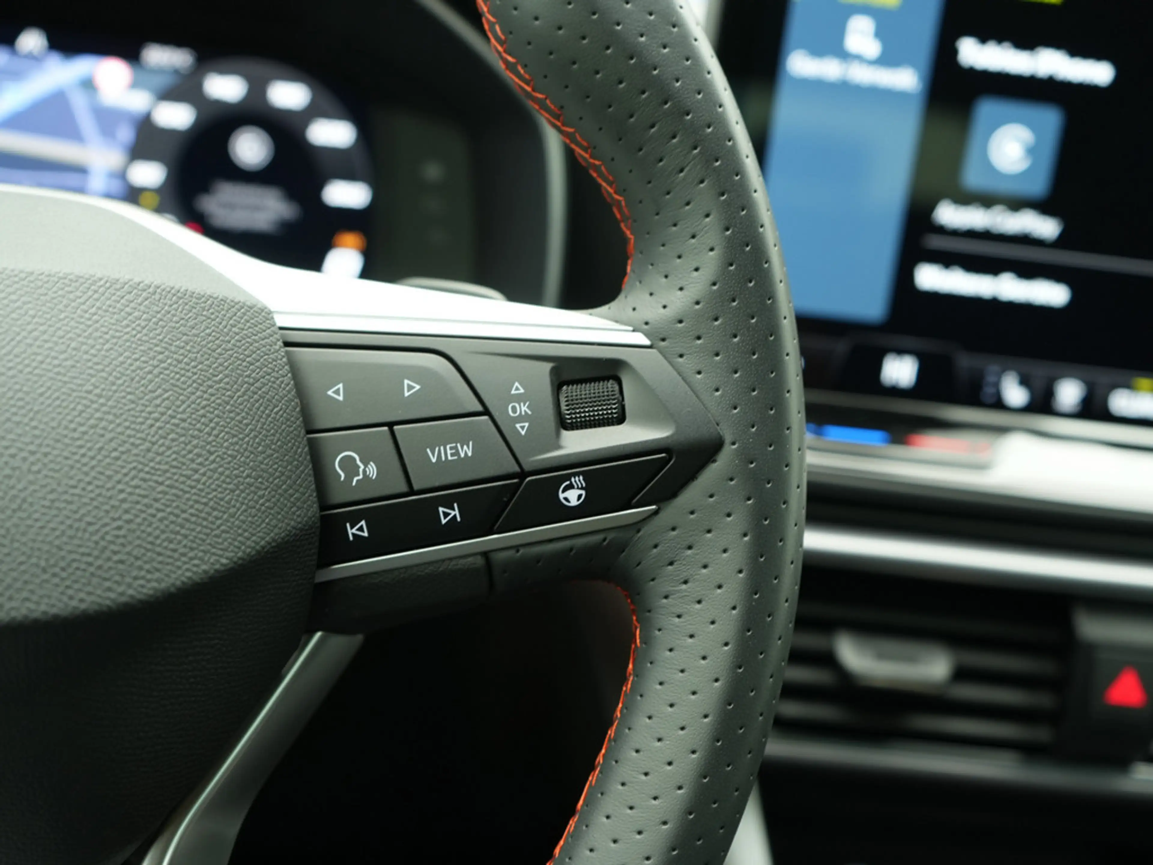 SEAT Leon FR ACC AHK NAVI LED KAM PDC KEYLESS — photo 11