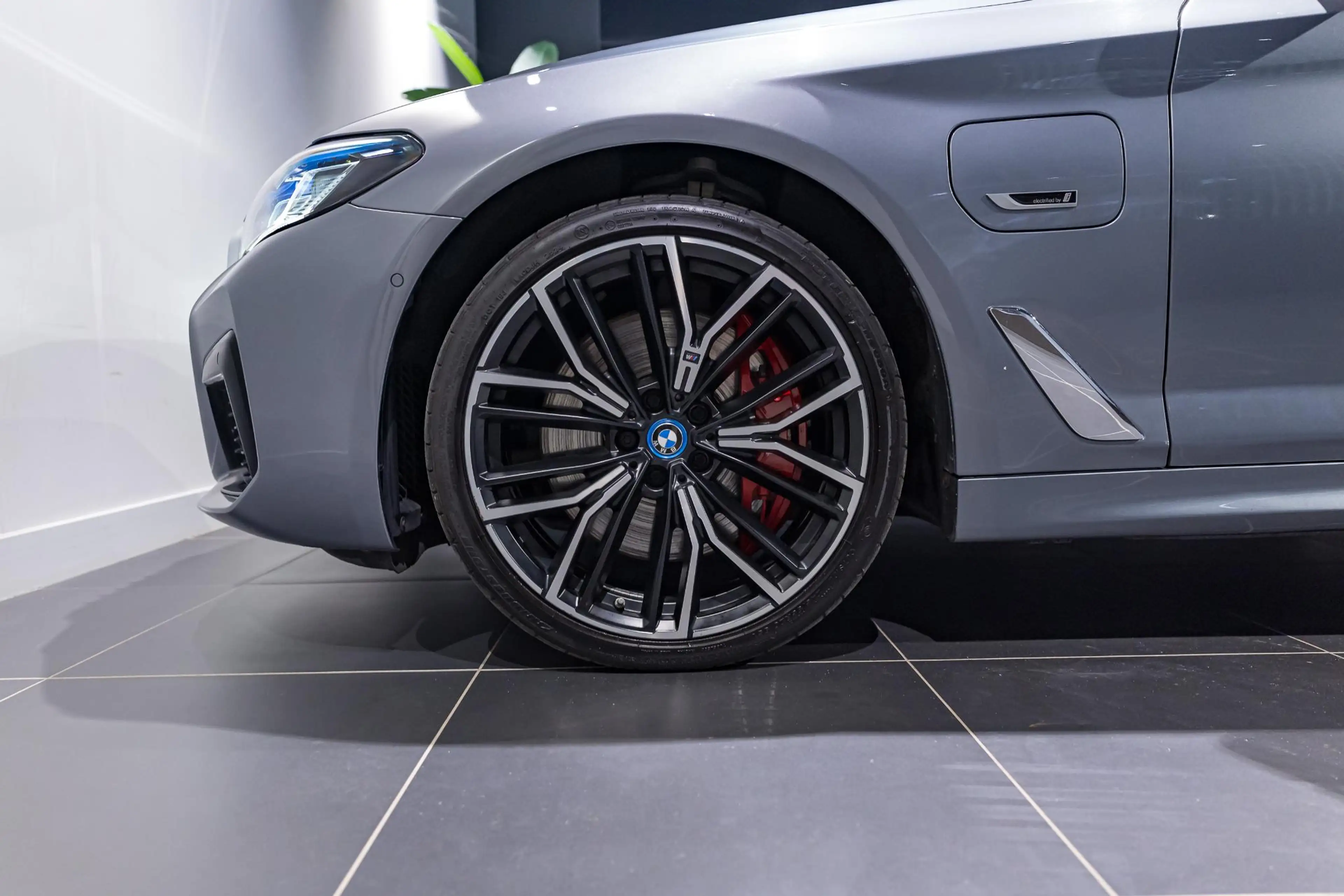 BMW 545 5 Reeks Berline 545e xDrive M SPORT | LASERLIGHT | — photo 8