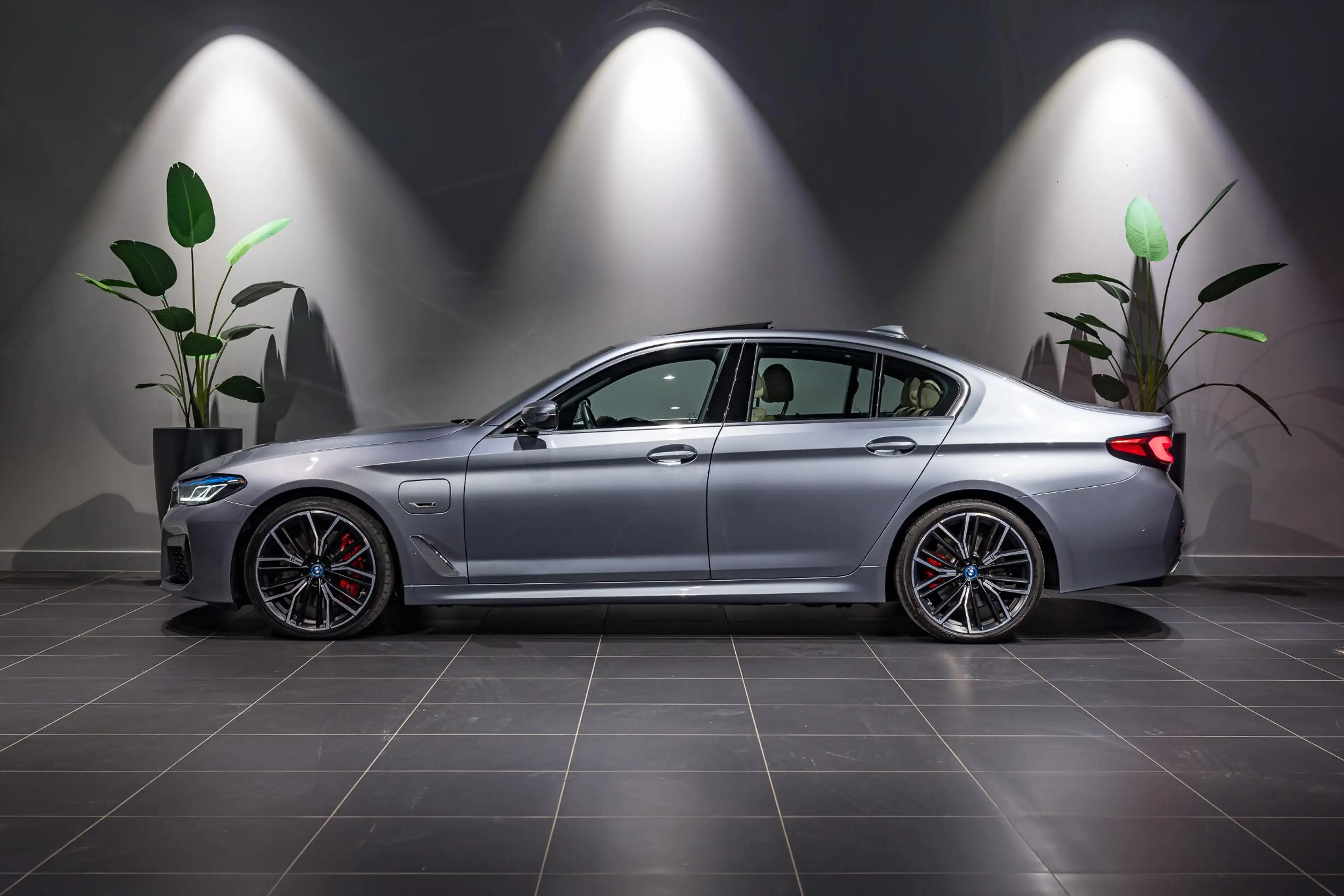 BMW 545 5 Reeks Berline 545e xDrive M SPORT | LASERLIGHT | — photo 4