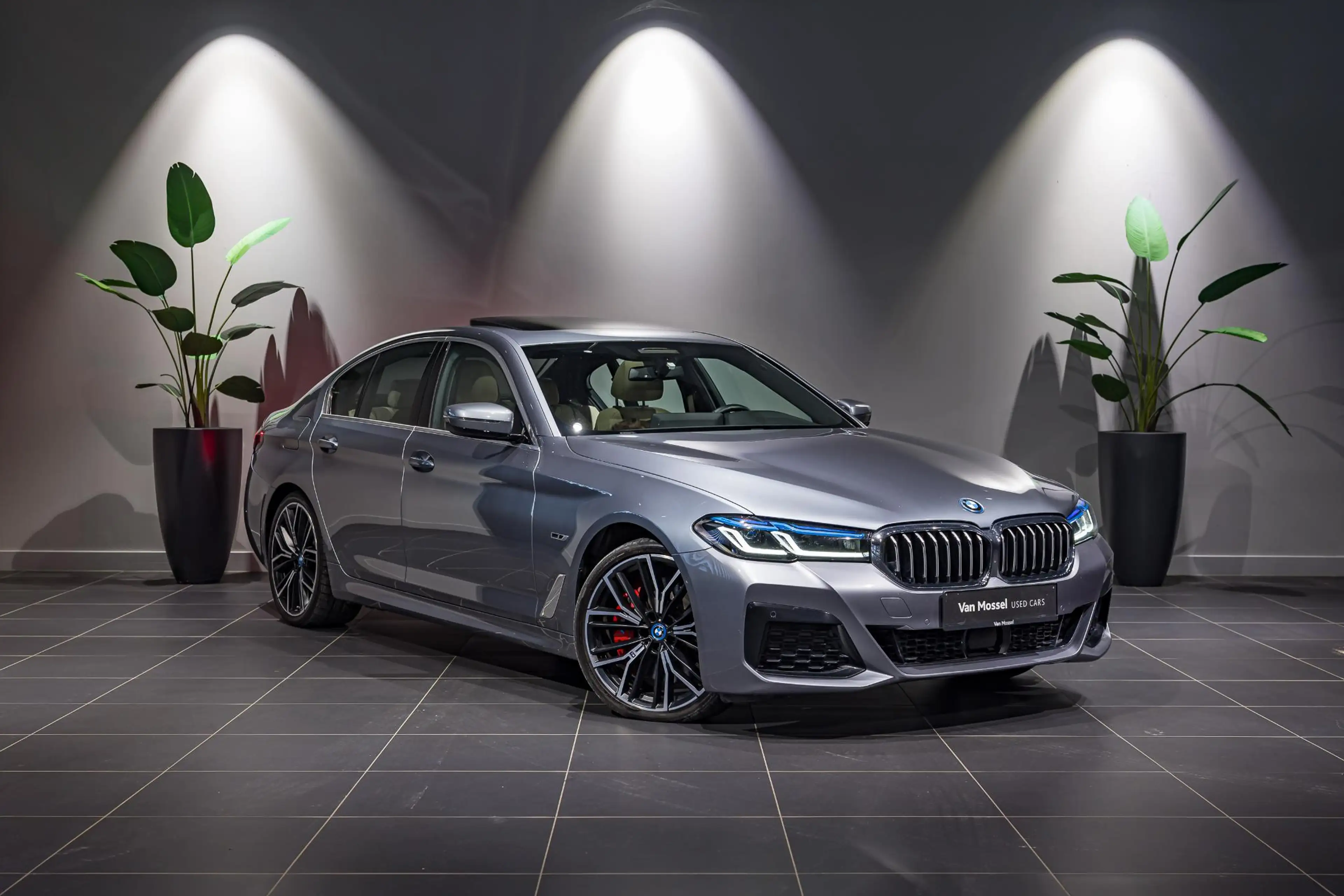 BMW 545 5 Reeks Berline 545e xDrive M SPORT | LASERLIGHT | — photo 3