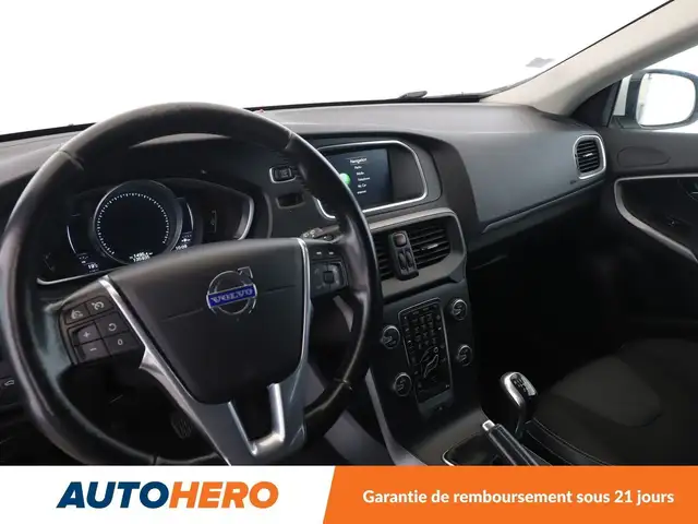 Volvo V40 view 11