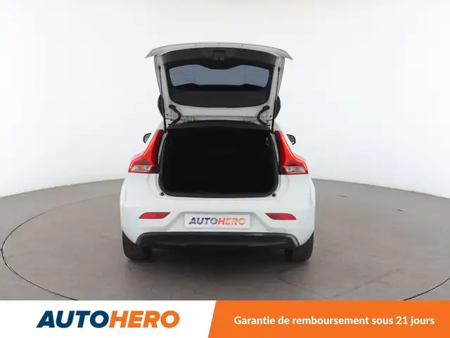 Volvo V40 view 16