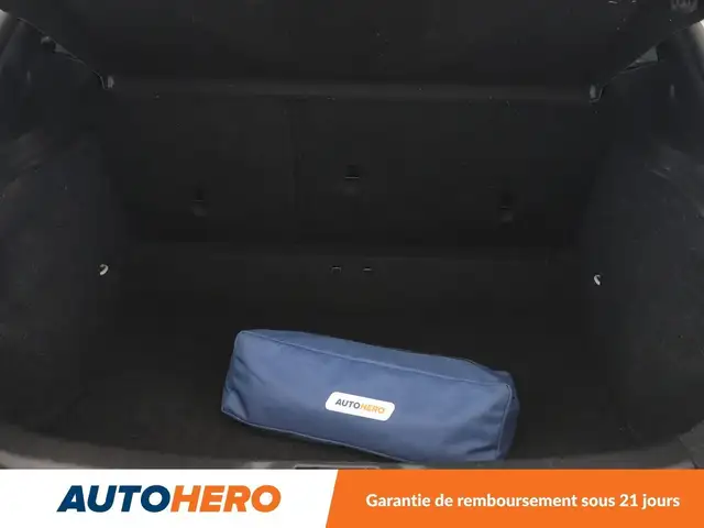Volvo V40 view 17