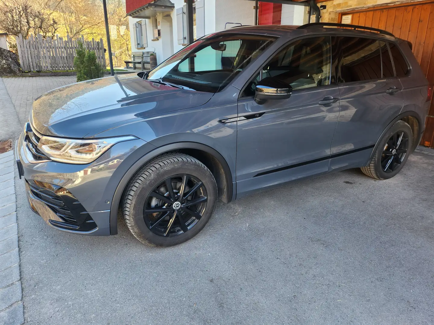 Volkswagen Tiguan Tiguan 2,0 TDI 4Motion R-Line DSG R-Line Grau - 1
