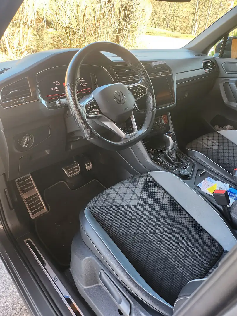 Volkswagen Tiguan Tiguan 2,0 TDI 4Motion R-Line DSG R-Line Grau - 2