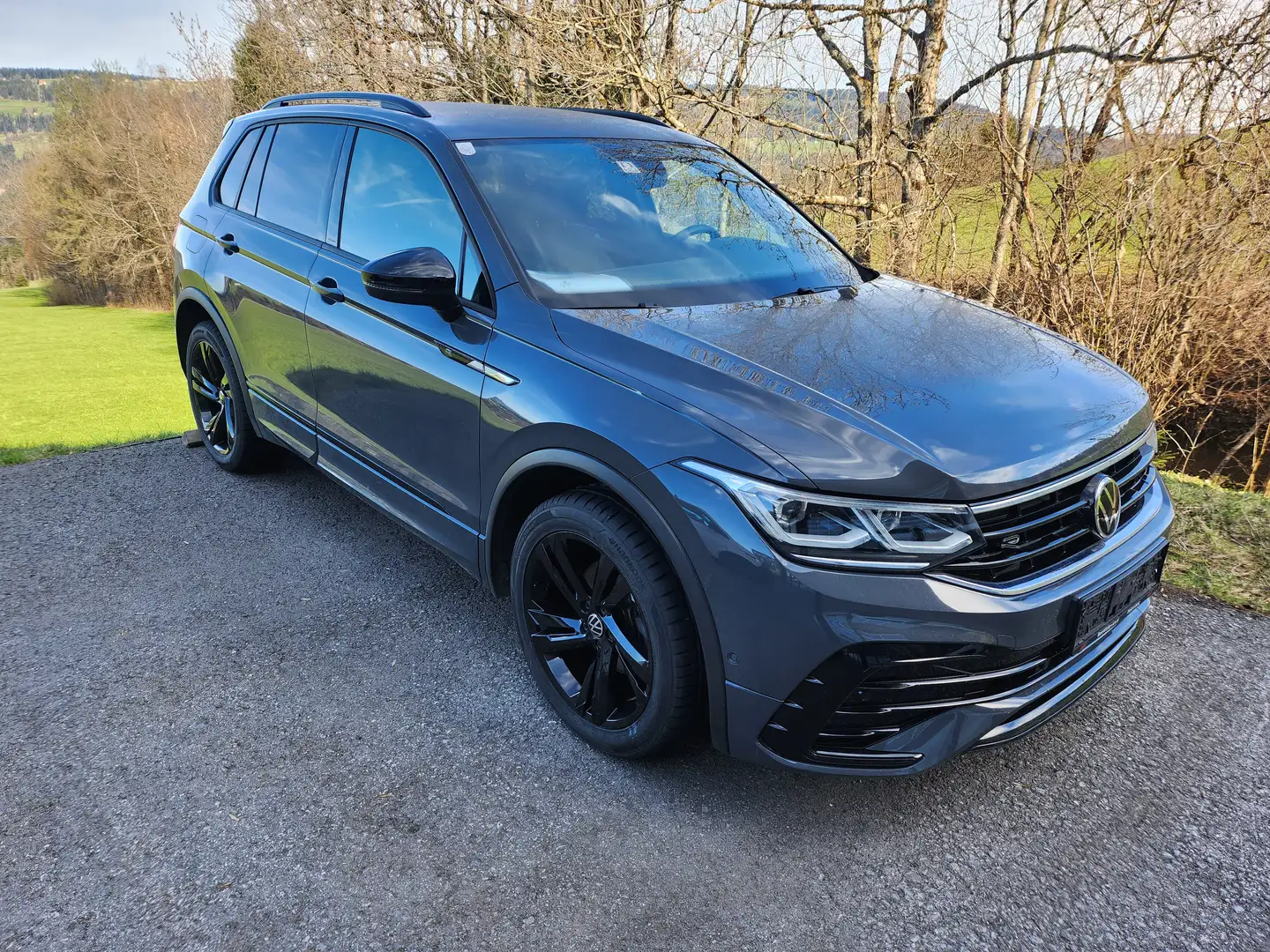Volkswagen Tiguan Tiguan 2,0 TDI 4Motion R-Line DSG R-Line, 4 neue Sommerreifen und Unterbodenschutz NEU!! Grau - 1