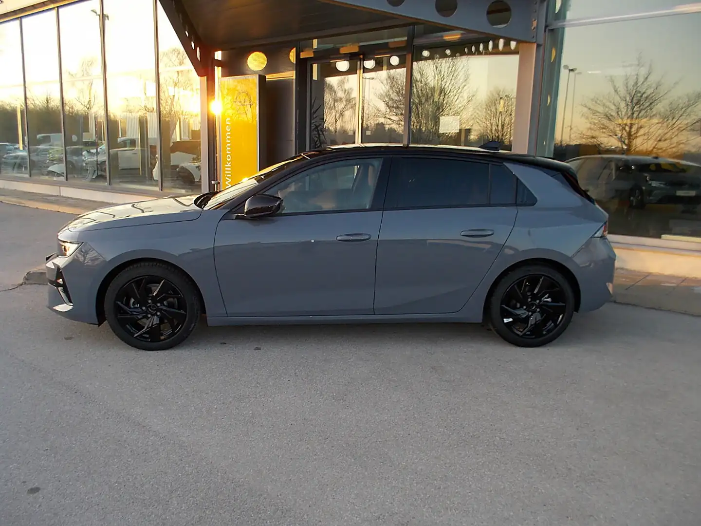 Opel Astra 1,2 Turbo GS Aut. Grau - 2