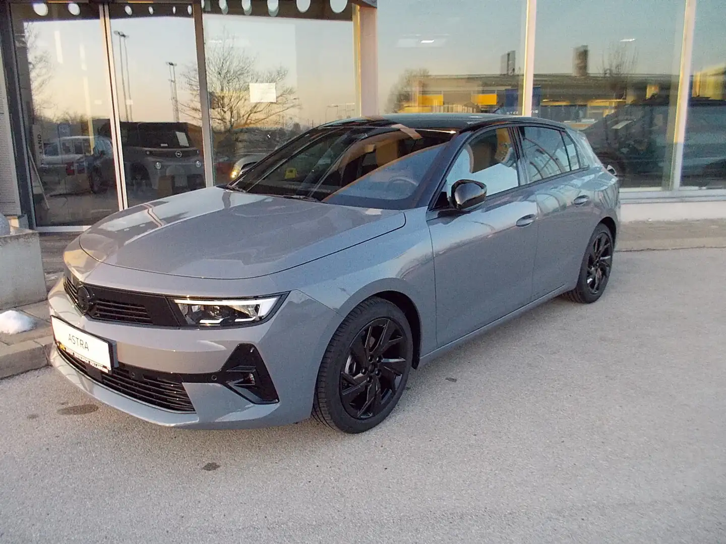 Opel Astra 1,2 Turbo GS Aut. Grau - 1