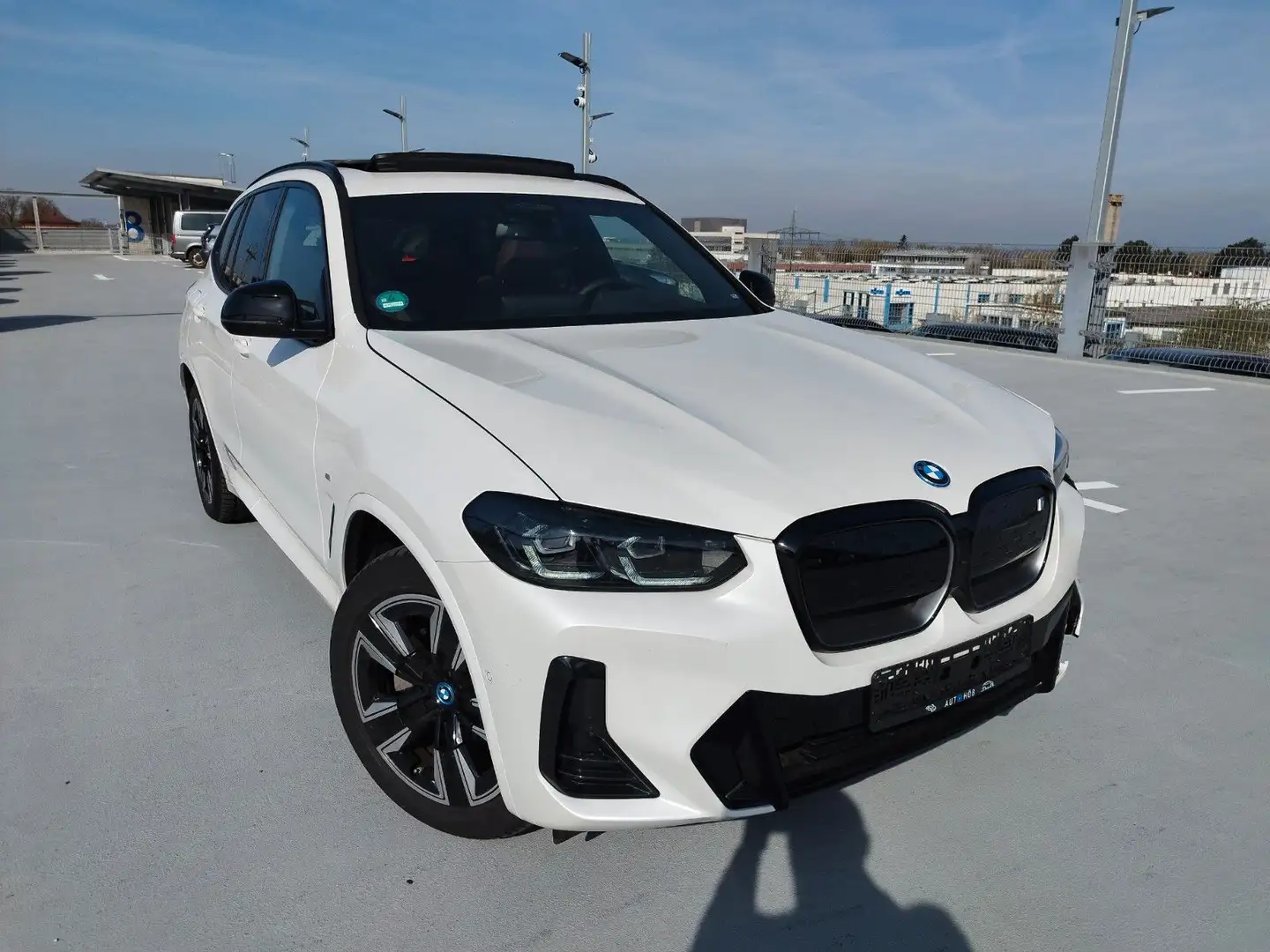 BMW iX3 M-Sport Pano/H&K/HeadUp/360°/DrivAssPro/NP79 Bílá - 1