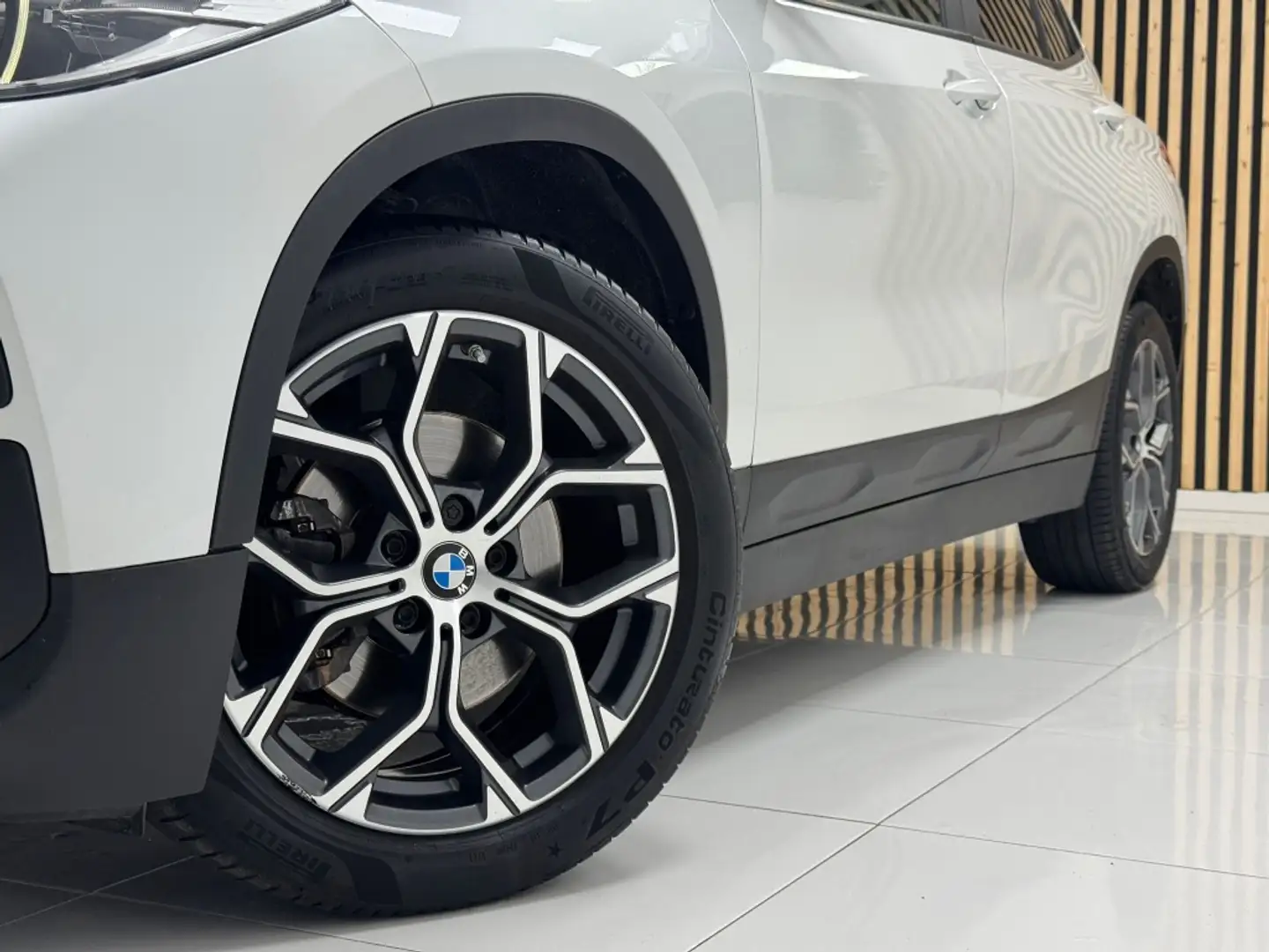 BMW X2 sDrive 18iA Blanco - 2