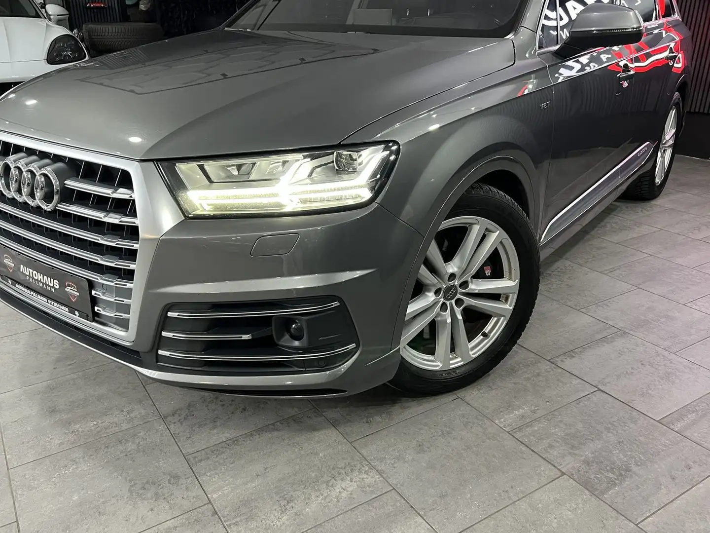 Audi SQ7 4.0 TDI quattro +AHK+FAHRASS.+RÜCKFAHRK.+UVM Grau - 2