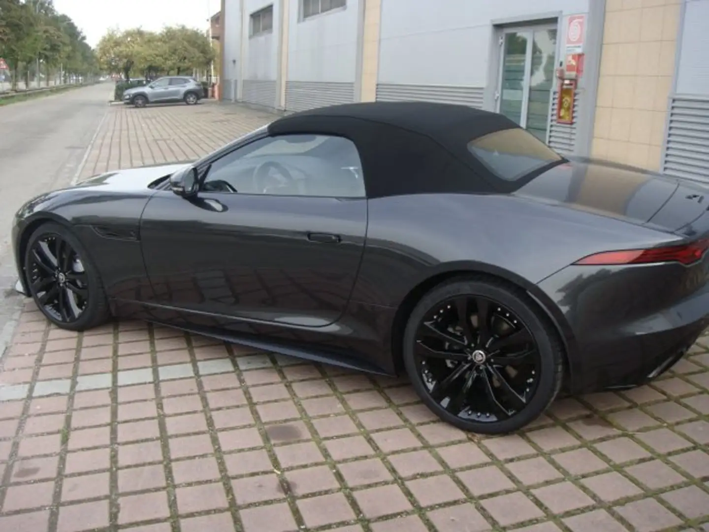 Jaguar F-Type Cabrio 2.0 R-Dynamic Black !! AZIENDALE !! Grijs - 2