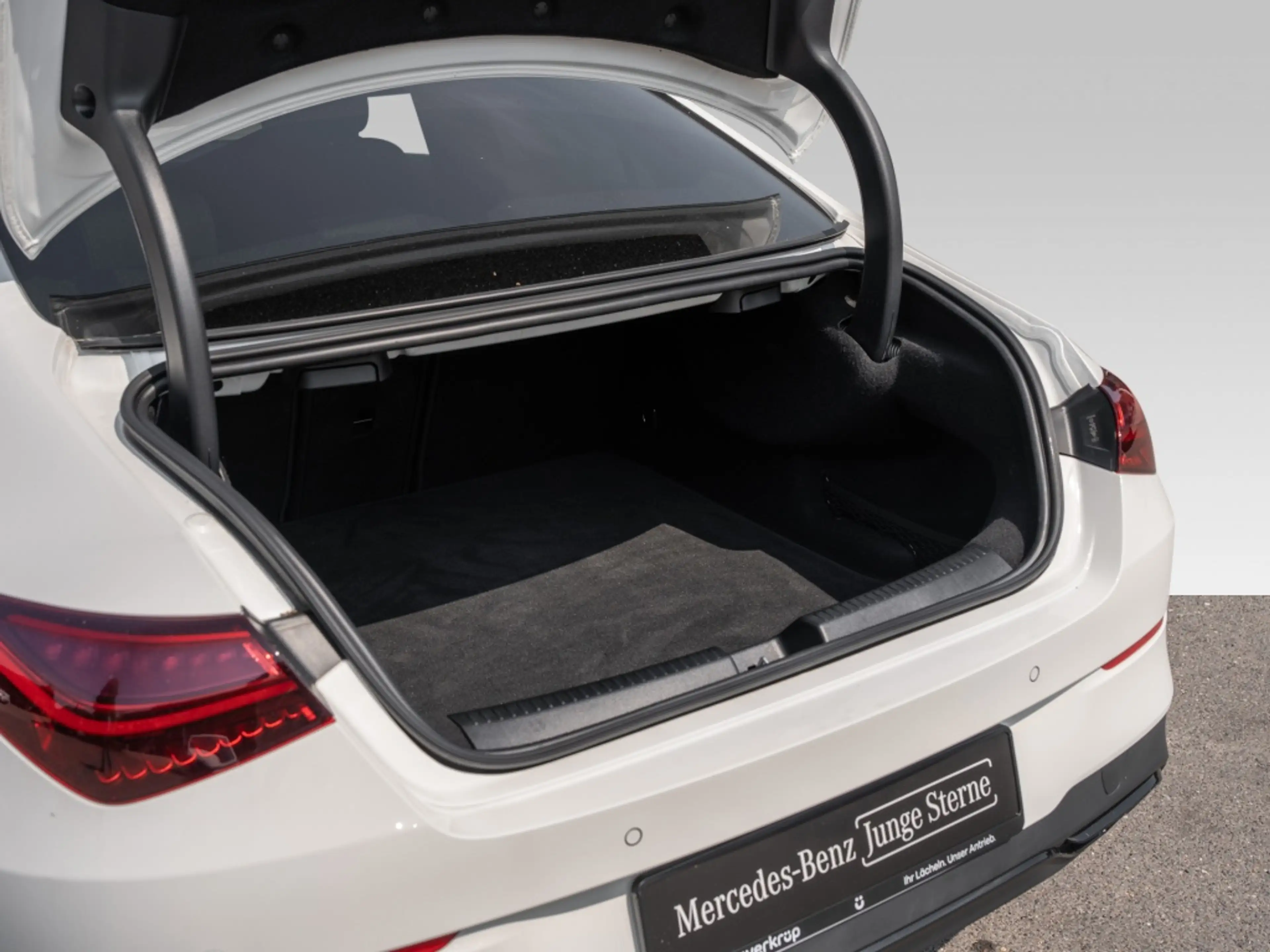 Mercedes-Benz CLA 180 Coupé , NIGHT PROGRESSIVE 360 DISTR SPUR — photo 10