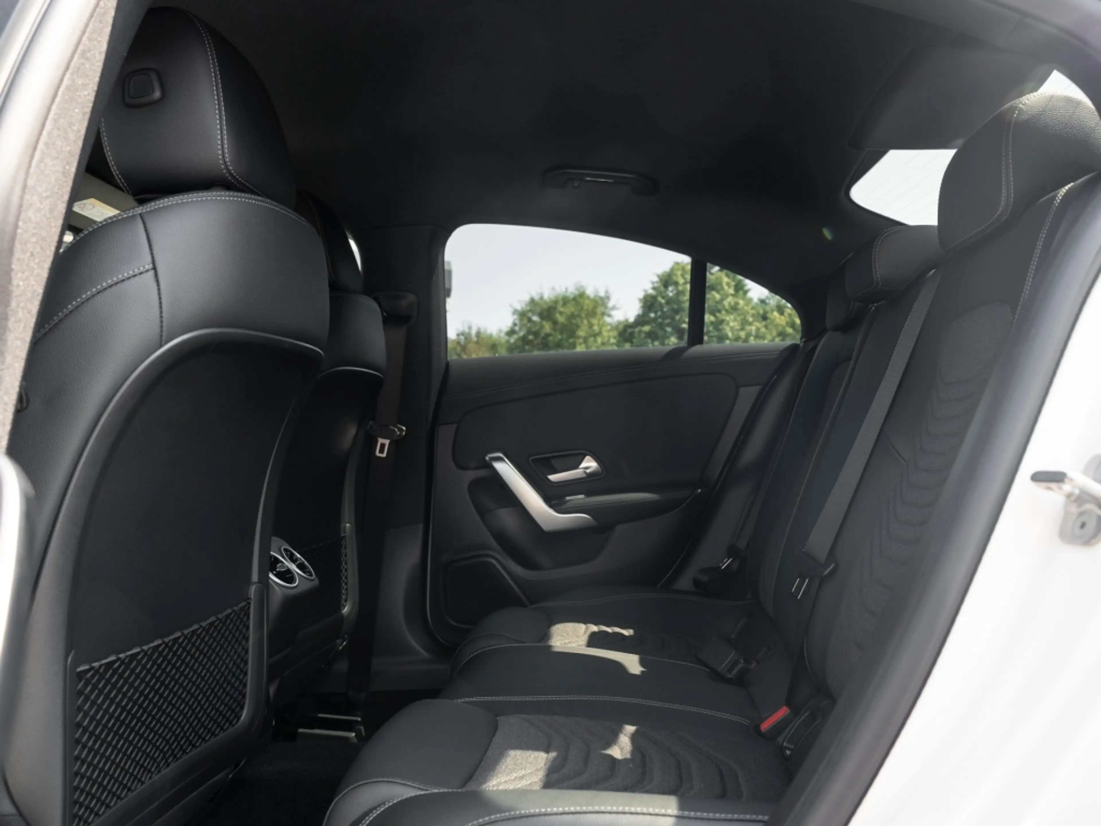 Mercedes-Benz CLA 180 Coupé , NIGHT PROGRESSIVE 360 DISTR SPUR — photo 9