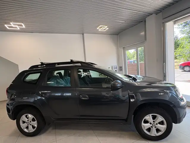 Dacia Duster view 4