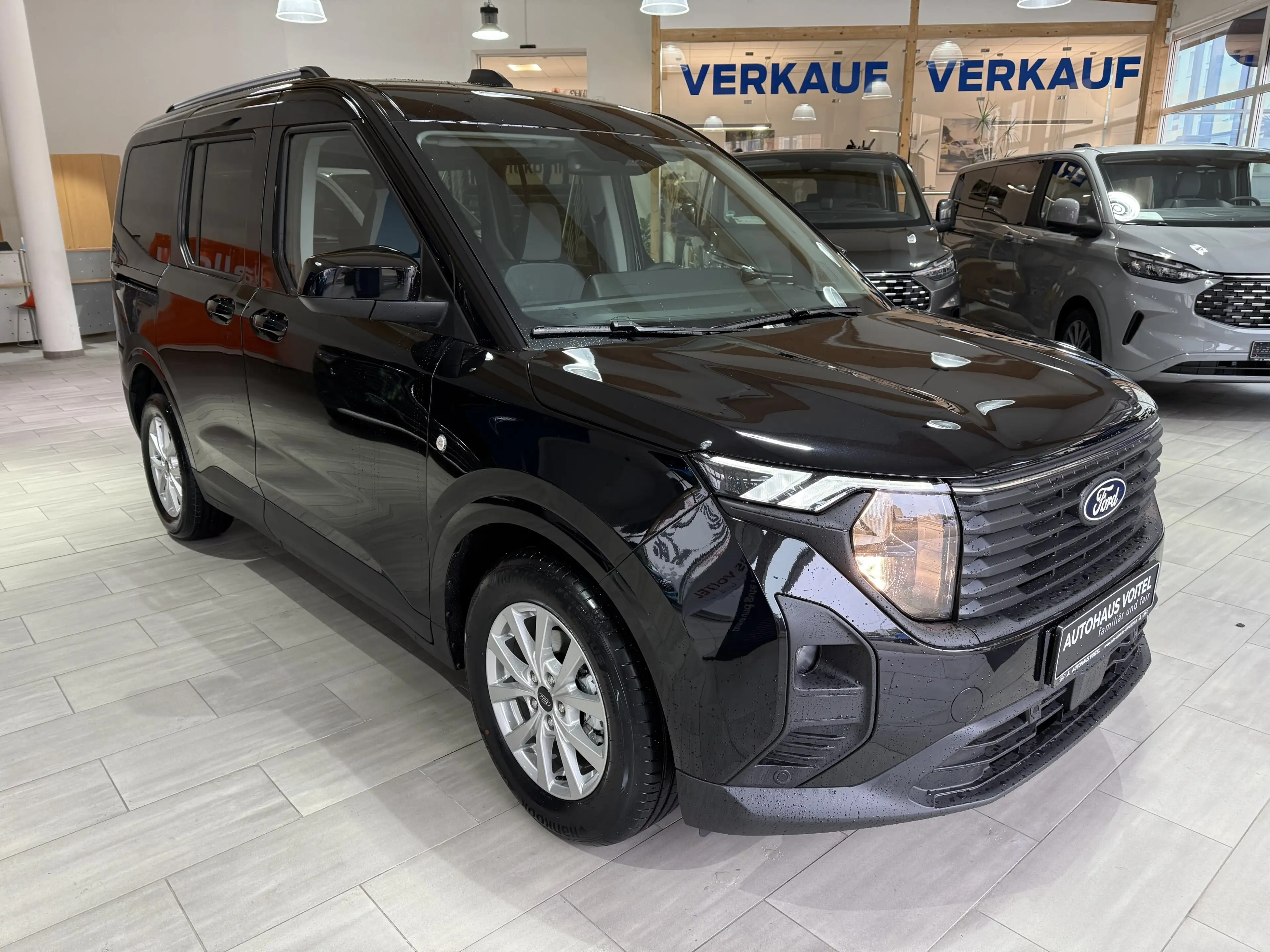 Ford Tourneo Courier Titanium Automatik / Winter-Paket — photo 3