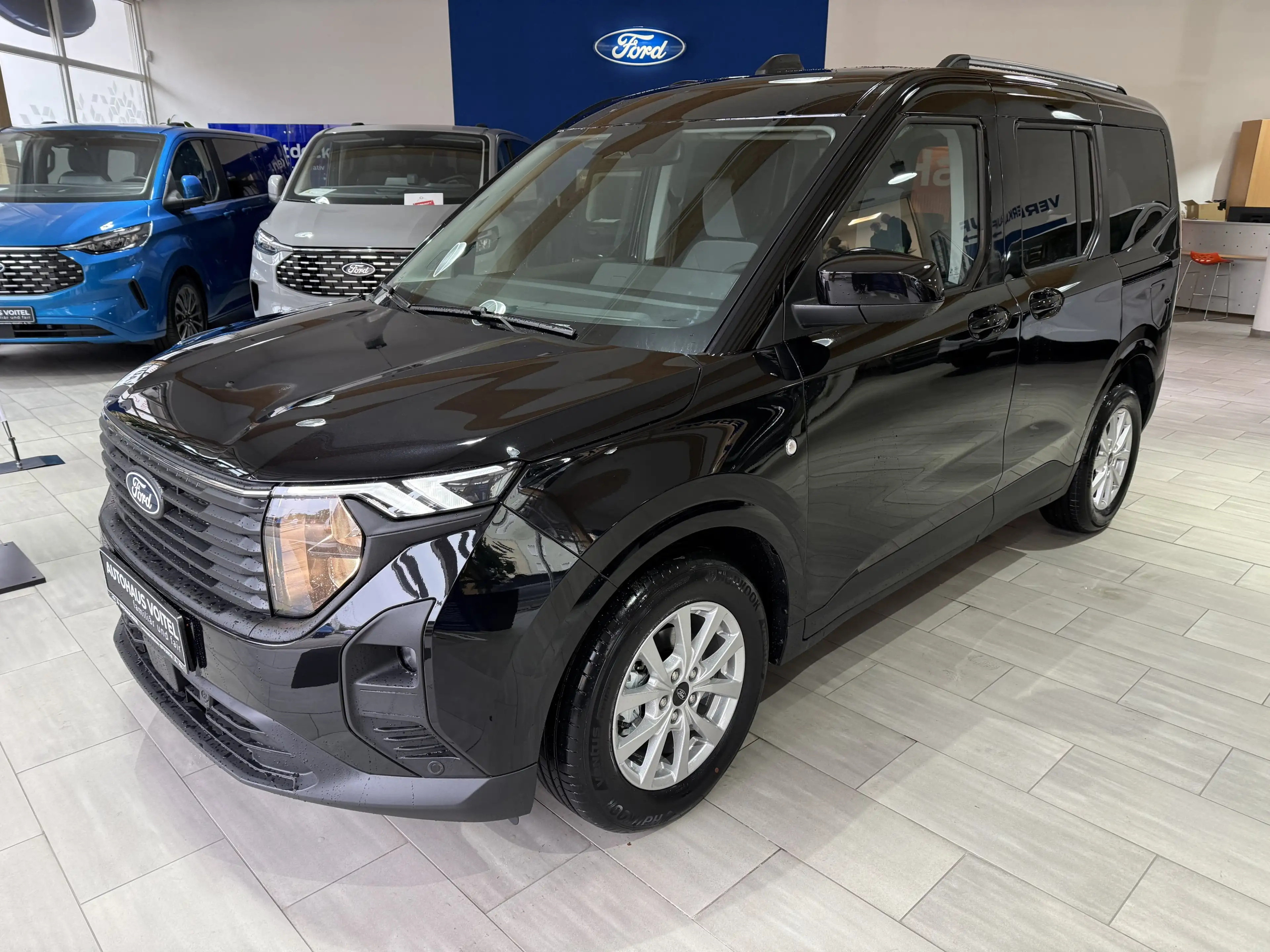 Ford Tourneo Courier Titanium Automatik / Winter-Paket