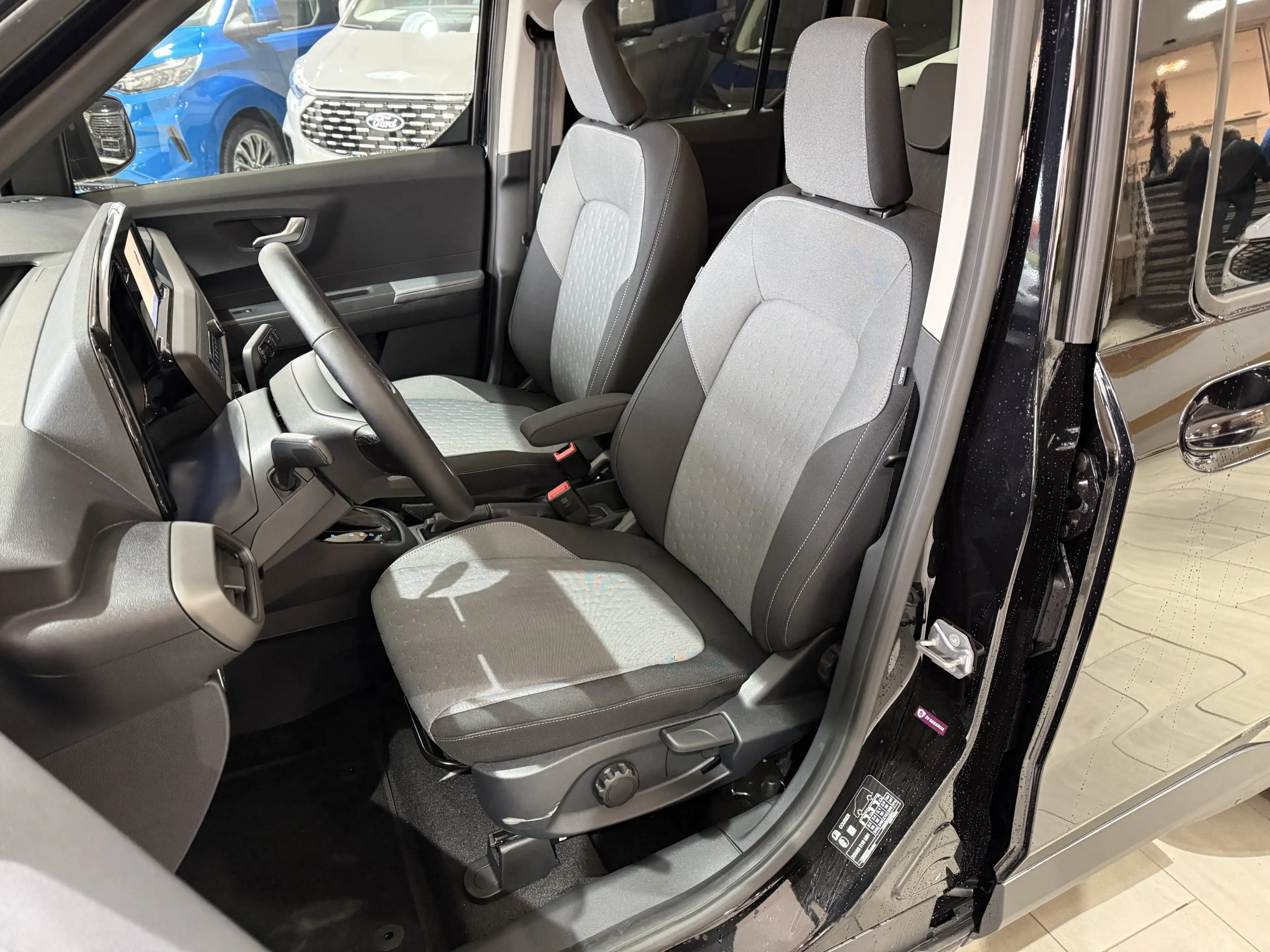 Ford Tourneo Courier Titanium Automatik / Winter-Paket — photo 10