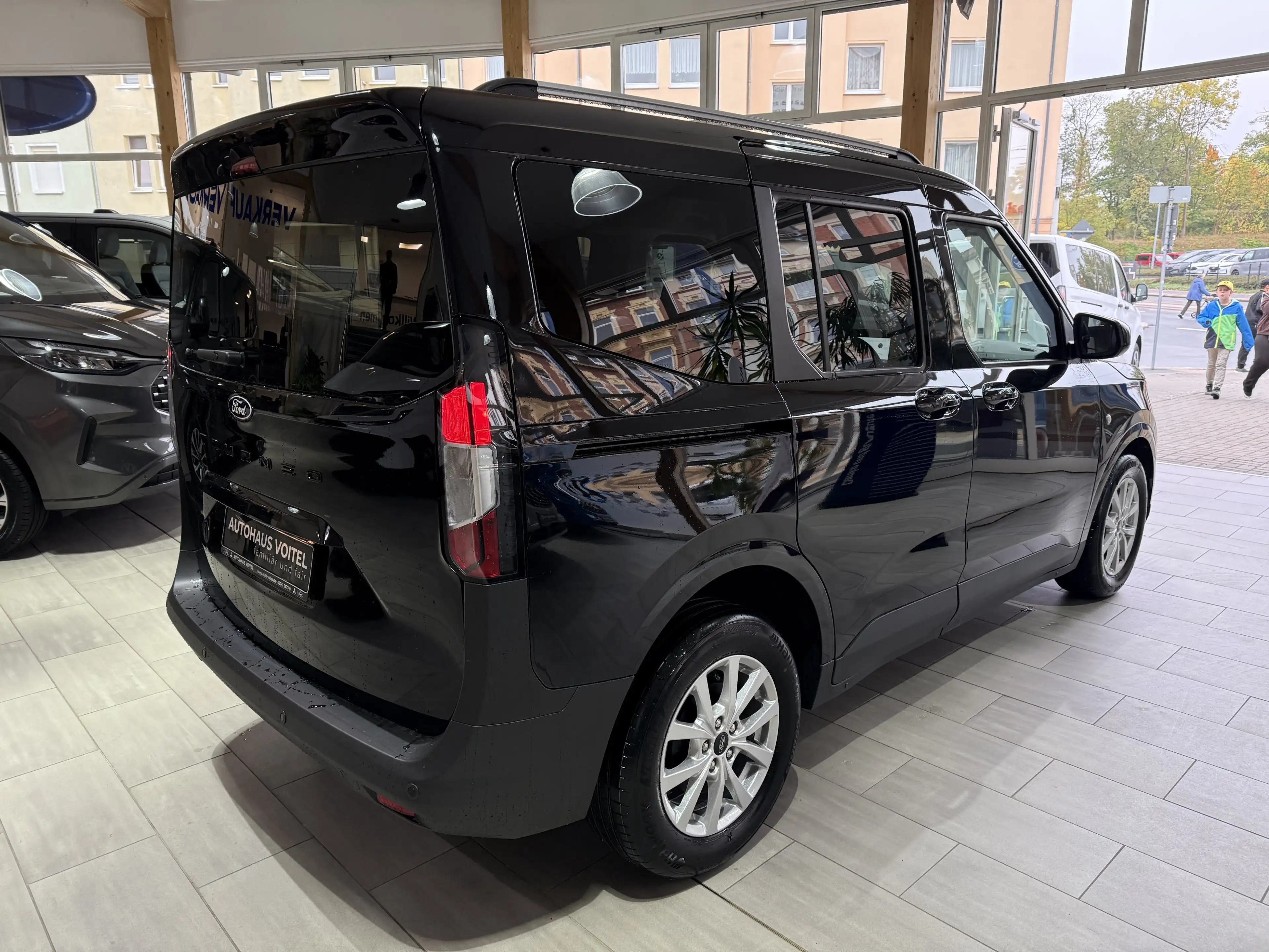 Ford Tourneo Courier Titanium Automatik / Winter-Paket — photo 5