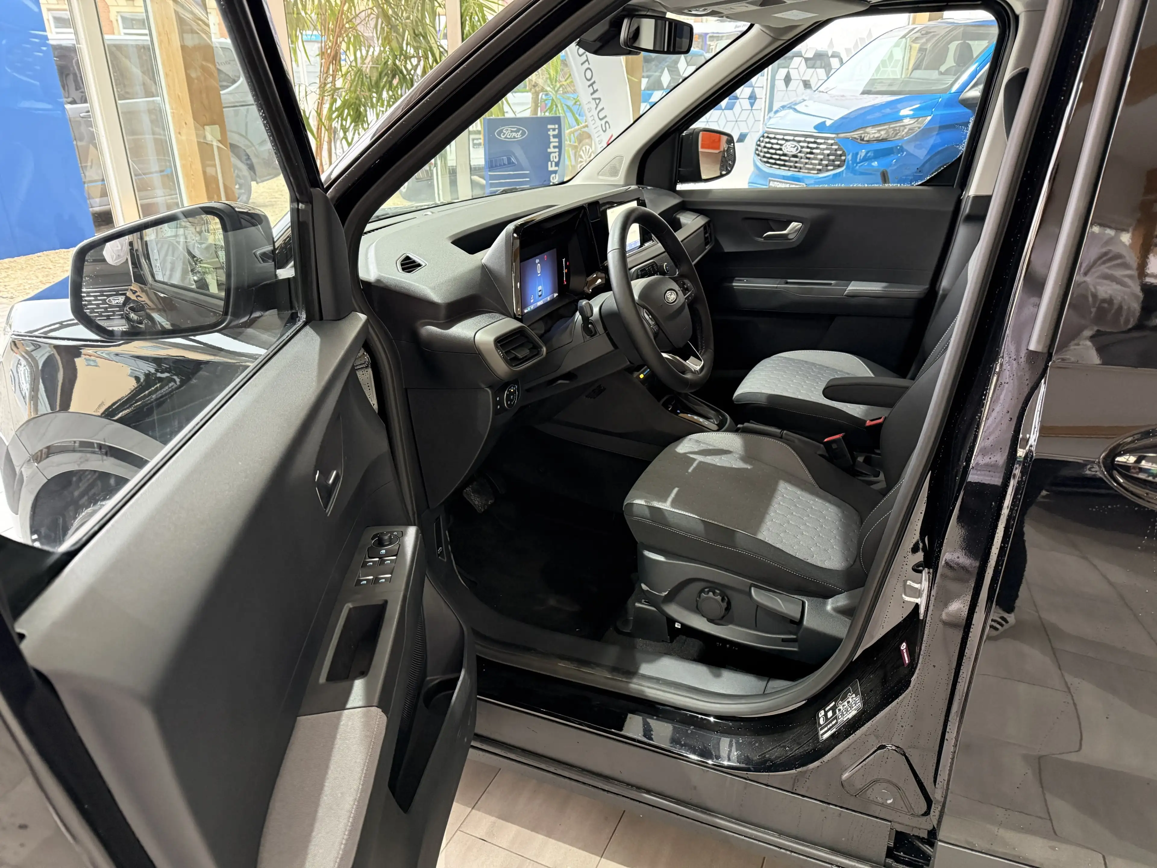 Ford Tourneo Courier Titanium Automatik / Winter-Paket — photo 9