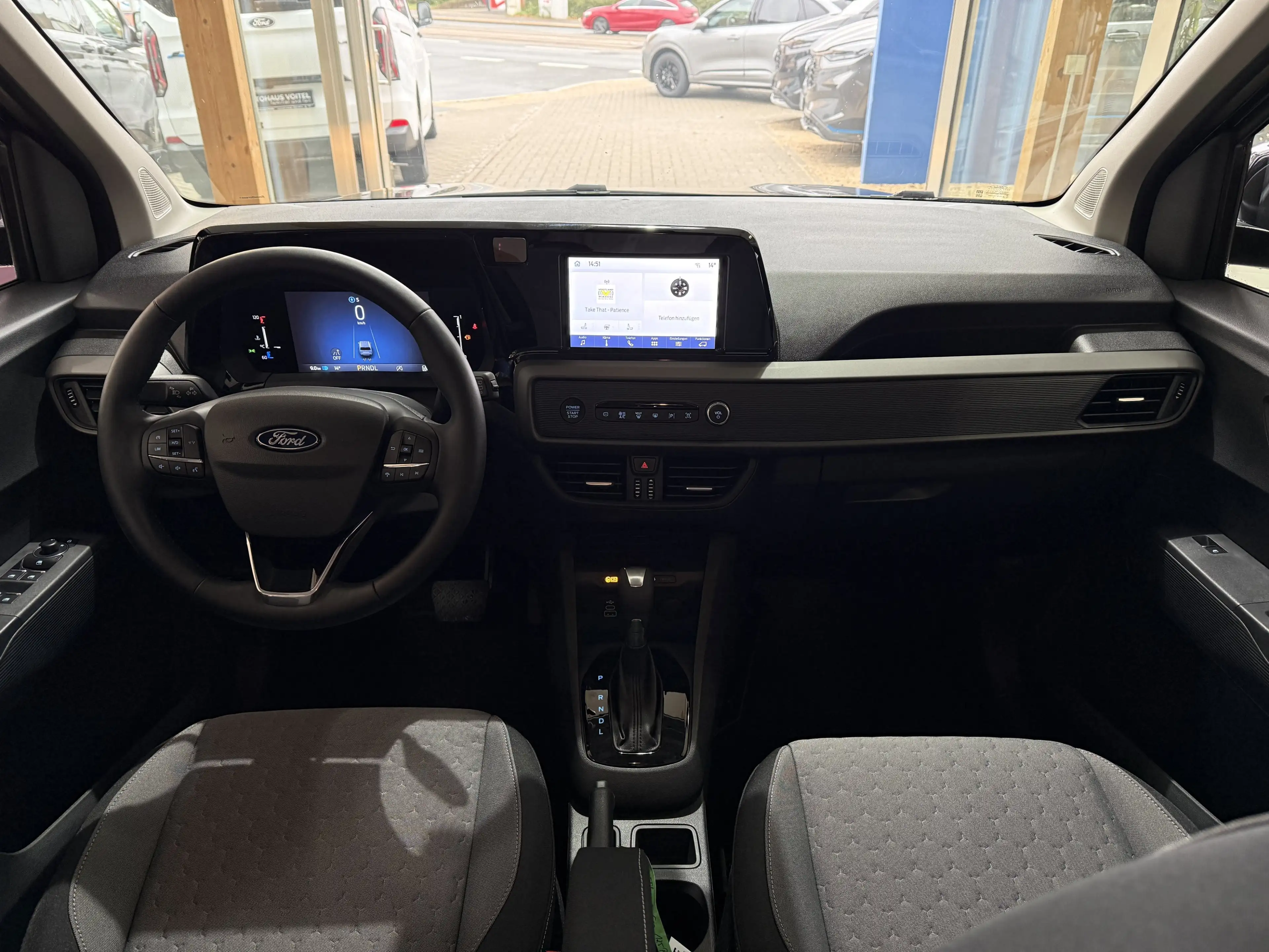 Ford Tourneo Courier Titanium Automatik / Winter-Paket — photo 13