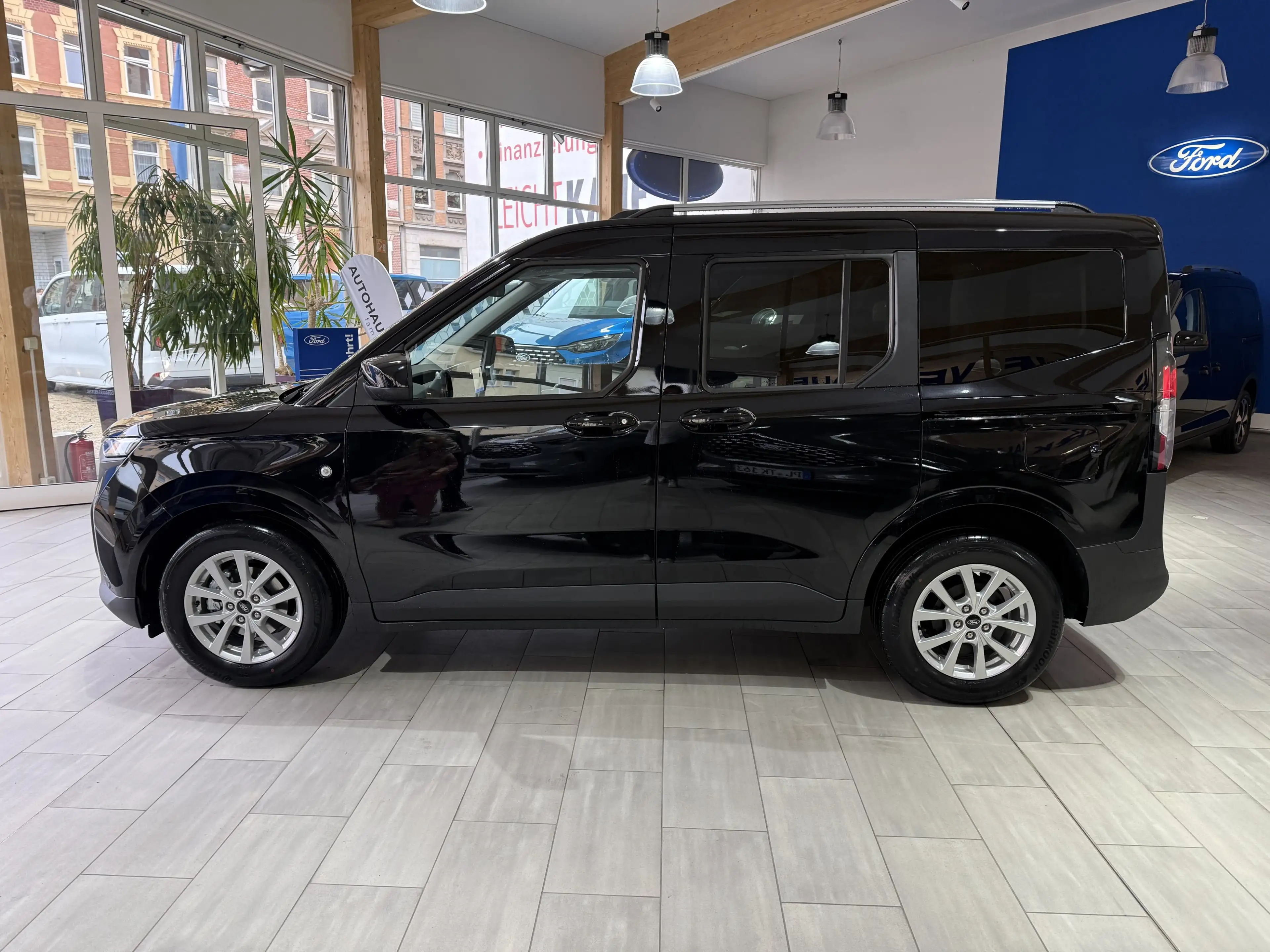 Ford Tourneo Courier Titanium Automatik / Winter-Paket — photo 8