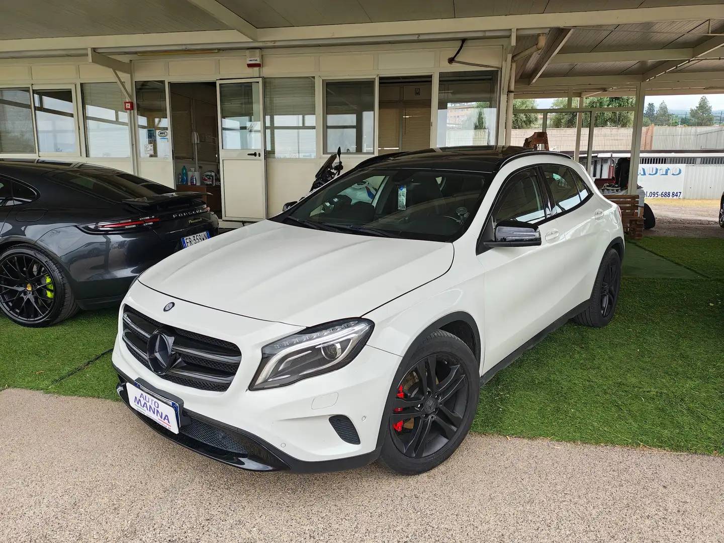 Mercedes-Benz GLA 200 GLA 200 d (cdi) Premium auto Bianco - 1