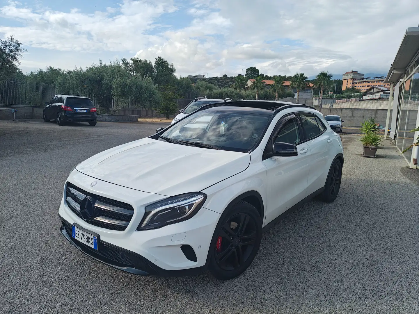 Mercedes-Benz GLA 200 GLA 200 d (cdi) Premium auto Blanc - 1