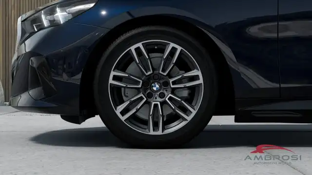 BMW 5 Series view 8
