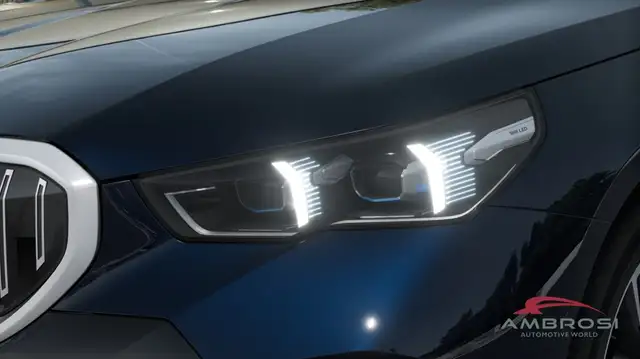 BMW 5 Series view 6