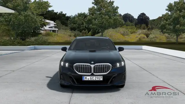 BMW 5 Series view 4