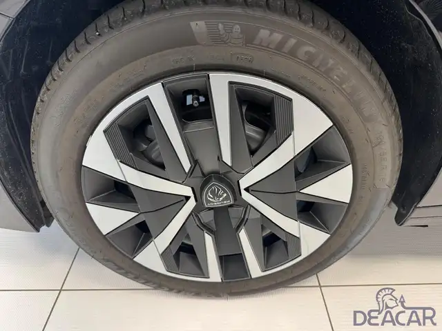 Peugeot 208 view 4