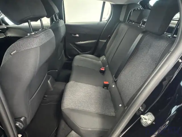 Peugeot 208 view 10