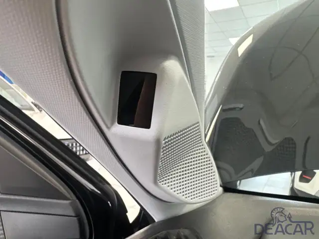 Peugeot 208 view 17