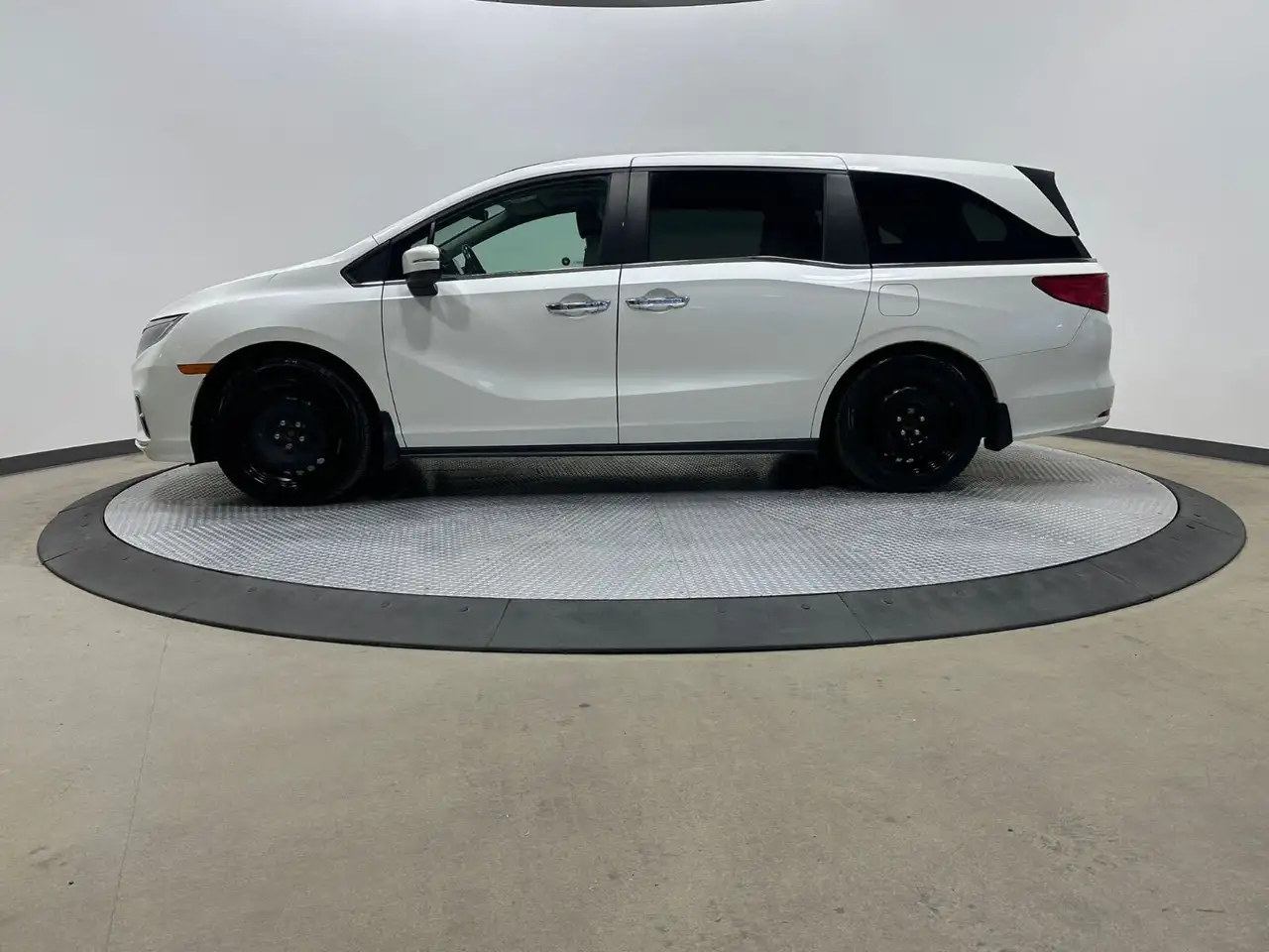 Honda Odyssey снимка Honda Odyssey