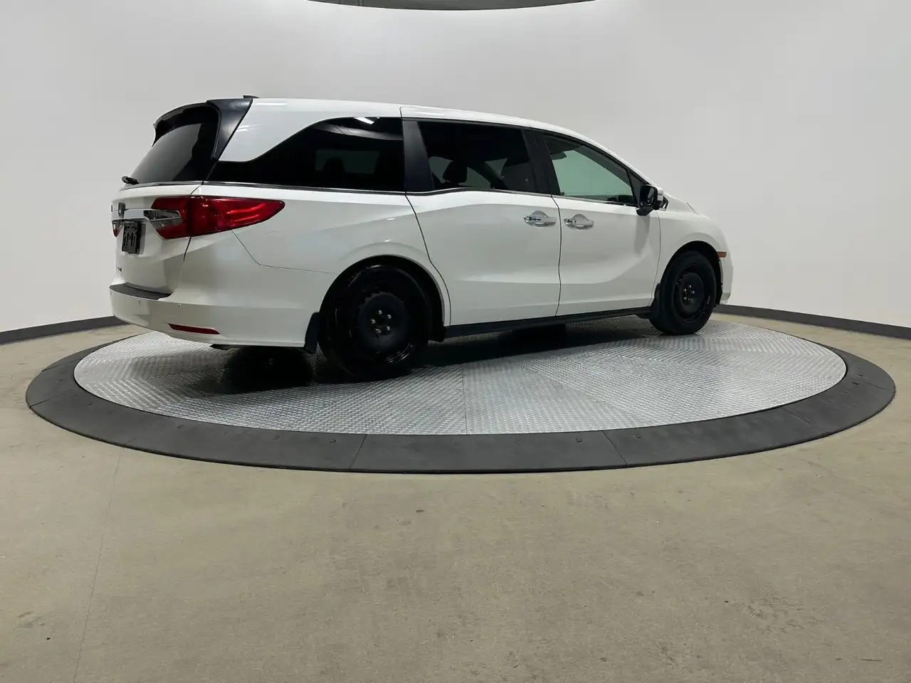 Honda Odyssey снимка Honda Odyssey