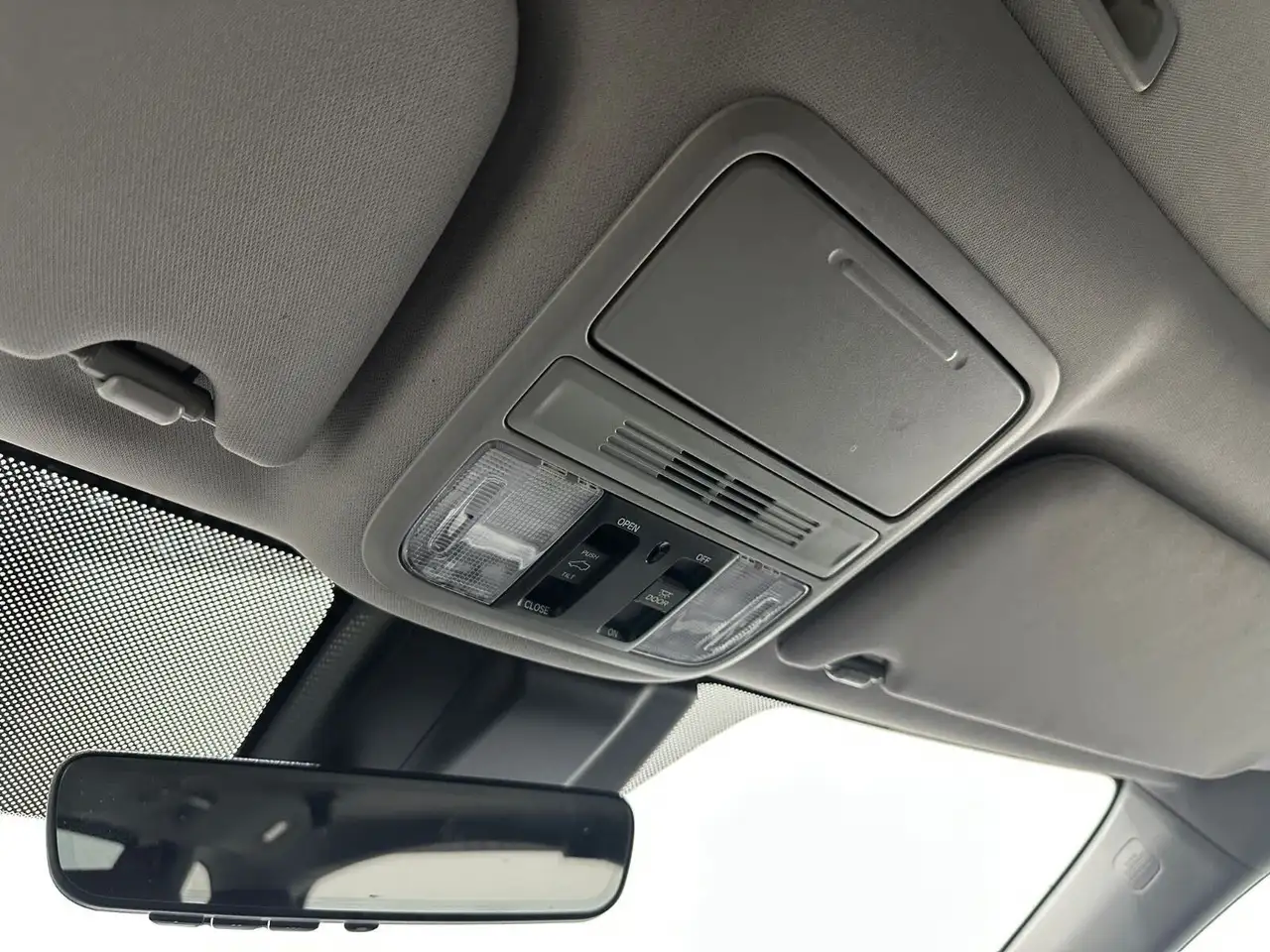 Honda Odyssey снимка Honda Odyssey