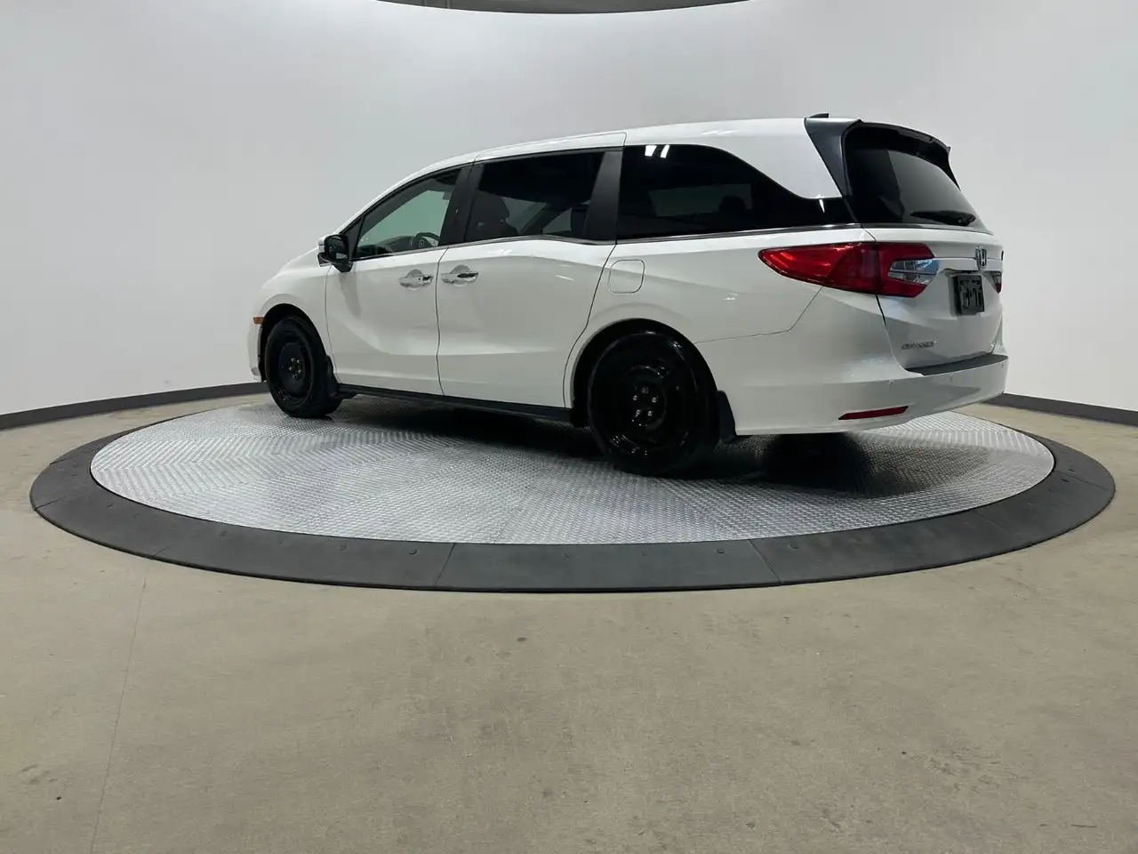 Honda Odyssey снимка Honda Odyssey